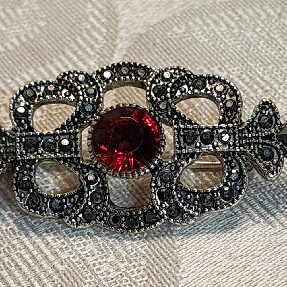 Vintage Late 70's Silver Tone Crystals Red Ruby Crystal Victorian Style Brooch - Picture 3 of 5